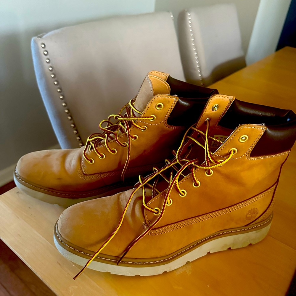 ALMOST BRAND NEW Women’s Timberland Boots
